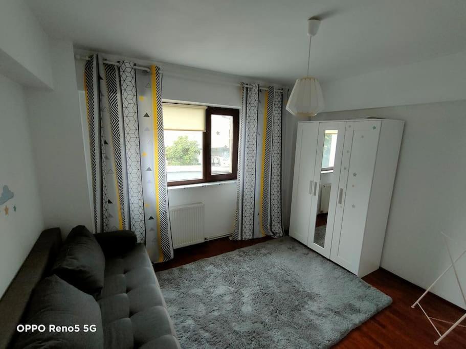 Ultracentral Ploiesti Apartment-Free Private Parking Luaran gambar