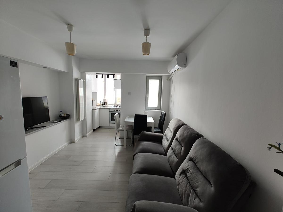 Ultracentral Ploiesti Apartment-Free Private Parking Luaran gambar